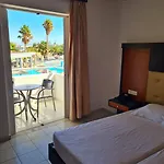 卡瑞丽酒店 4* Tigaki